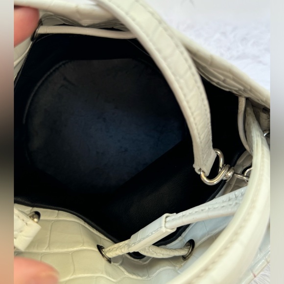 BALENCIAGA WHITE CROC EMBOSSED BUCKET BAG - Picture 6 of 11